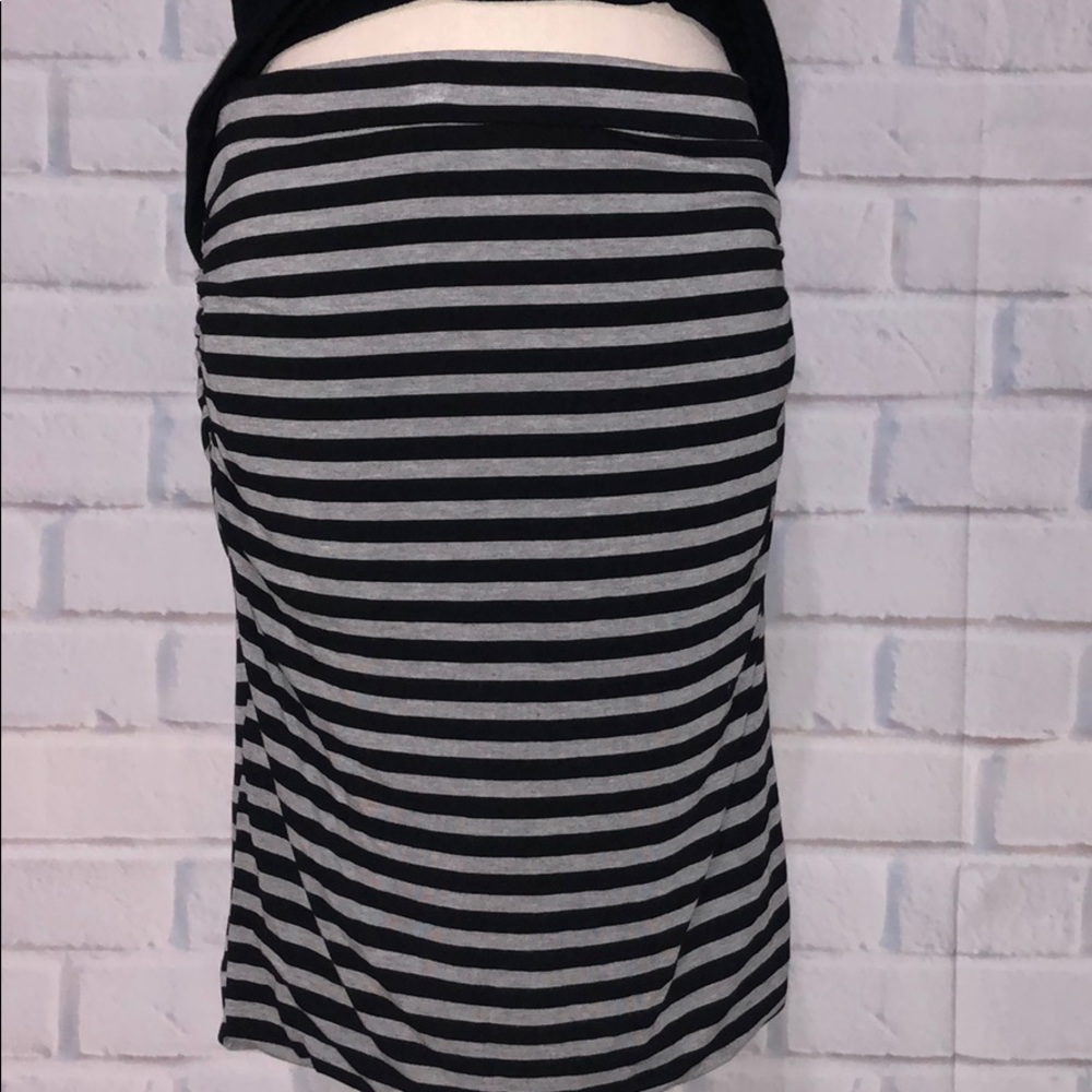 🌺Banana Republic grey/black stripped skirt